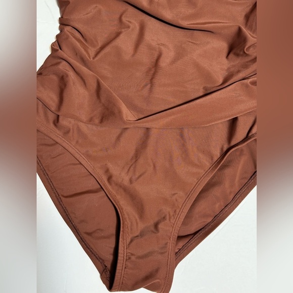 KONA Sol Women's Twist-Front Bandeau Classic One Piece Swimsuit M 8-10 - Picture 5 of 8